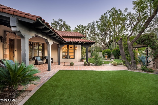 view of yard featuring a patio area