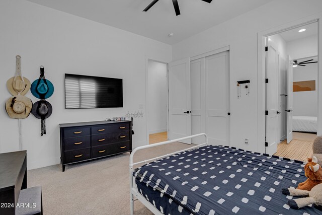 bedroom featuring ceiling fan and light colored carpet