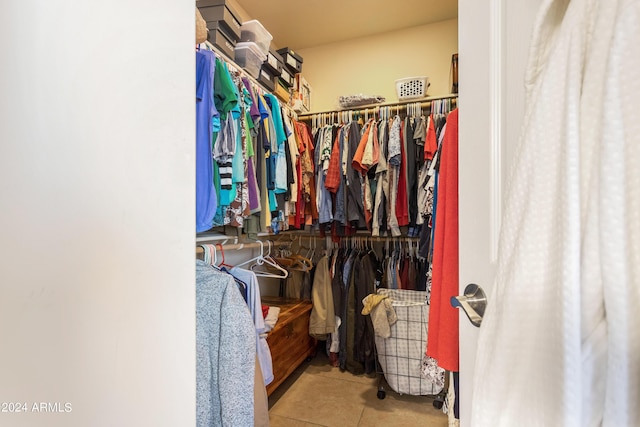 spacious closet featuring light tile patterned floors