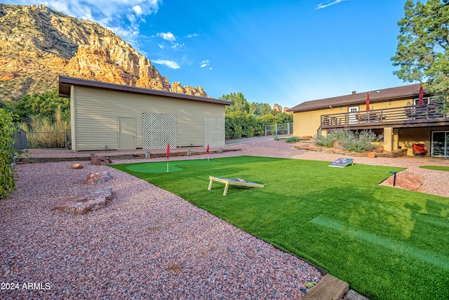 view of yard with a mountain view