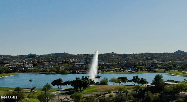 water view with a mountain view