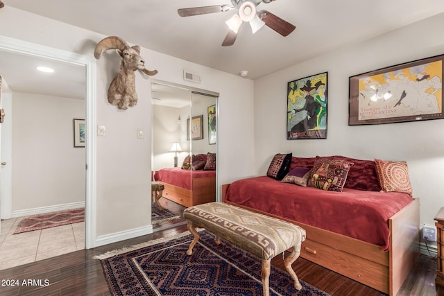 bedroom with recessed lighting, wood finished floors, visible vents, a ceiling fan, and baseboards