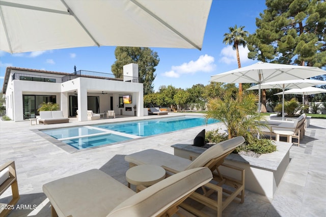 outdoor pool featuring ceiling fan, an in ground hot tub, a patio area, and an outdoor living space