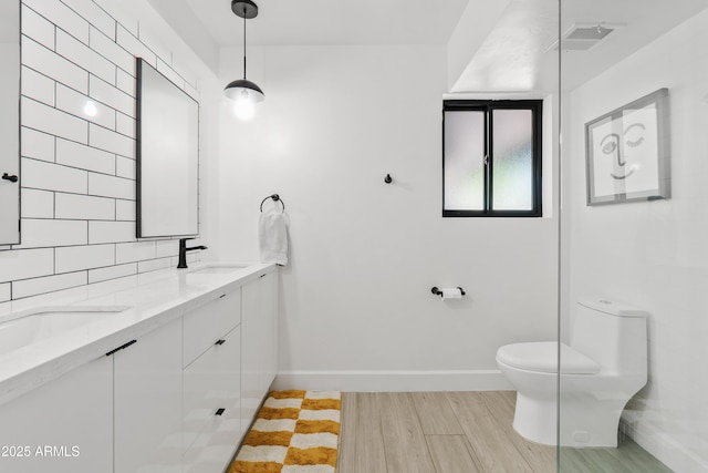 101 E Linger Ln, Phoenix, AZ 85020 - full bath featuring wood finished floors, toilet, baseboards, and double vanity