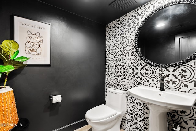 101 E Linger Ln, Phoenix, AZ 85020 - half bathroom with toilet