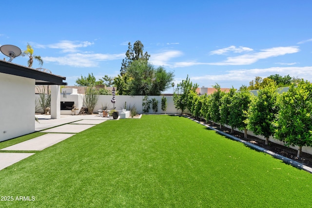 101 E Linger Ln, Phoenix, AZ 85020 - view of yard with a patio