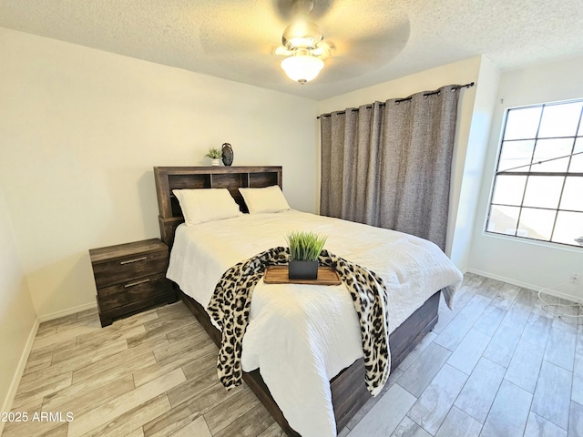 bedroom featuring ceiling fan and a textured ceiling