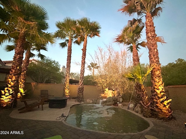 view of yard featuring a patio area