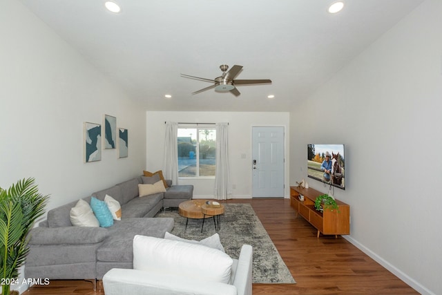 living area with baseboards, wood finished floors, a ceiling fan, and recessed lighting