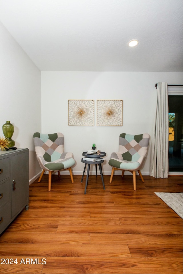 sitting room featuring light wood-style floors, recessed lighting, and baseboards