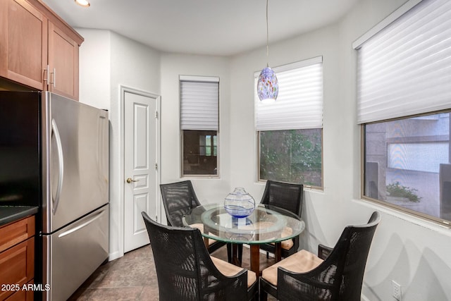 dining room with recessed lighting