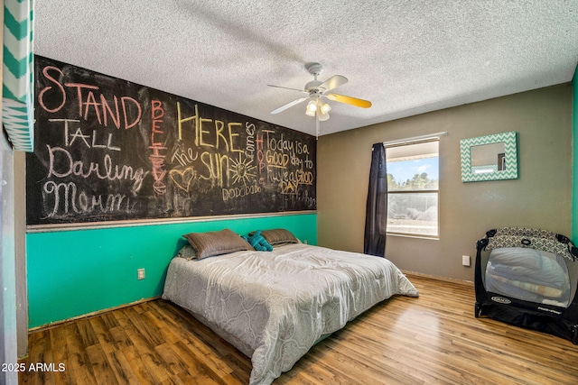 541 W Deuce Of Clubs, Show Low, AZ 85901 - bedroom with wood finished floors, ceiling fan, and a textured ceiling
