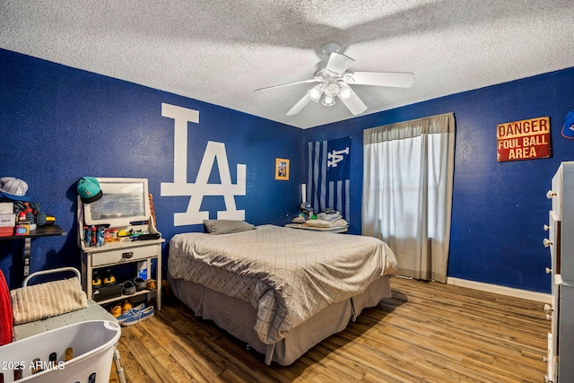 541 W Deuce Of Clubs, Show Low, AZ 85901 - bedroom with a ceiling fan, a textured wall, baseboards, a textured ceiling, and wood finished floors