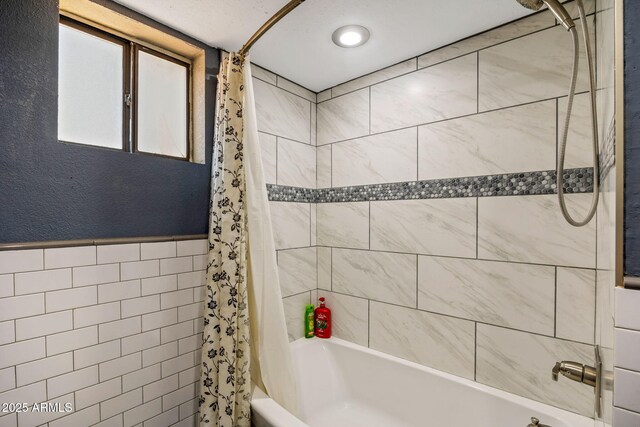 541 W Deuce Of Clubs, Show Low, AZ 85901 - full bath with shower / bath combo with shower curtain