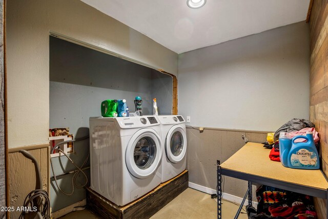 541 W Deuce Of Clubs, Show Low, AZ 85901 - laundry area featuring separate washer and dryer