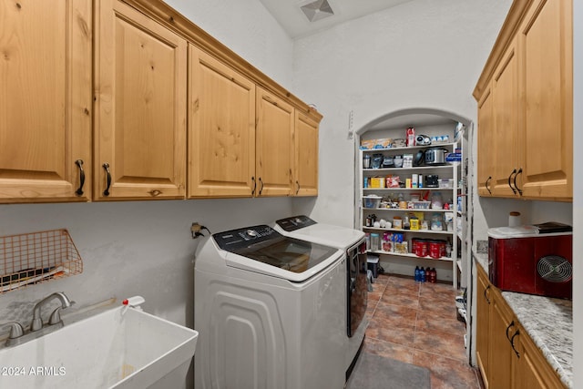 laundry area with sink, independent washer and dryer, dark tile patterned flooring, and cabinets