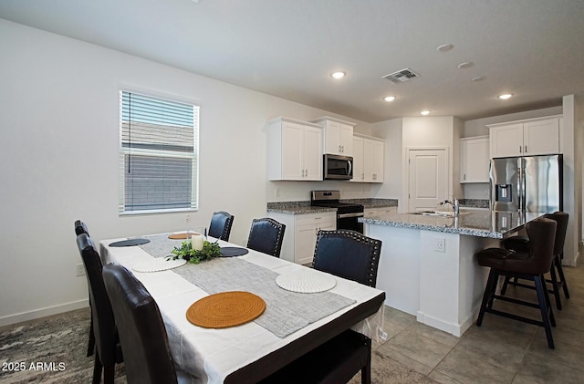 41600 W Dusty Creek Dr, Maricopa, AZ 85138 - dining room featuring recessed lighting, visible vents, and baseboards