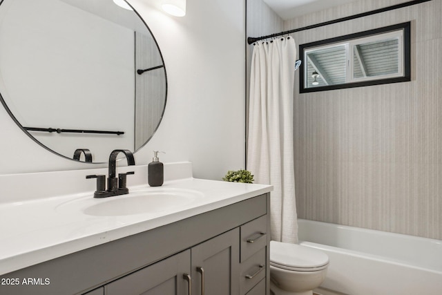 full bathroom featuring shower / bath combo with shower curtain, toilet, and vanity