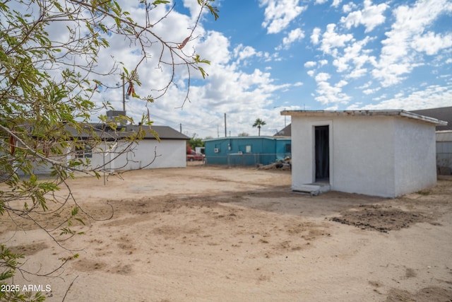 view of yard with a shed