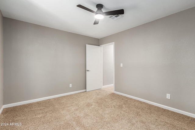 unfurnished room featuring carpet flooring and ceiling fan