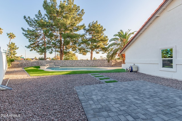 view of yard featuring a patio