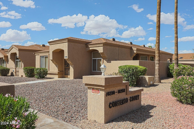 view of front of property