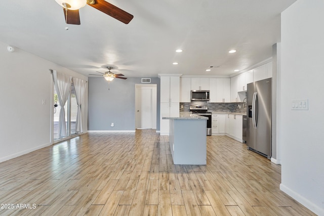 2706 W Isabella Ave, Mesa, AZ 85202 - kitchen featuring appliances with stainless steel finishes, a ceiling fan, open floor plan, light wood-style flooring, and recessed lighting