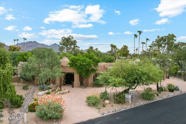 view of front of house featuring a mountain view