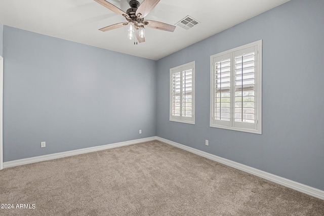 carpeted empty room featuring ceiling fan