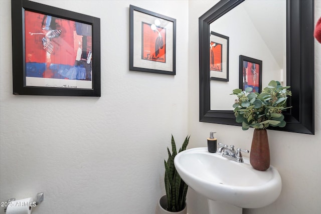 bathroom featuring sink