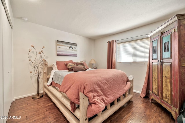 bedroom with baseboards and hardwood / wood-style floors