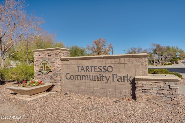 view of community / neighborhood sign