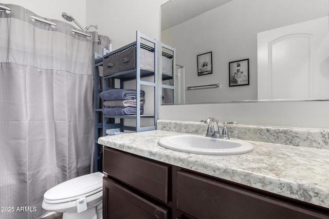 bathroom featuring a shower with shower curtain, vanity, and toilet