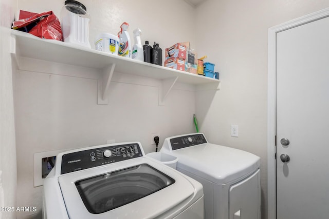 laundry room with laundry area and independent washer and dryer