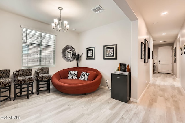 living area featuring a chandelier, light wood-style flooring, recessed lighting, visible vents, and baseboards