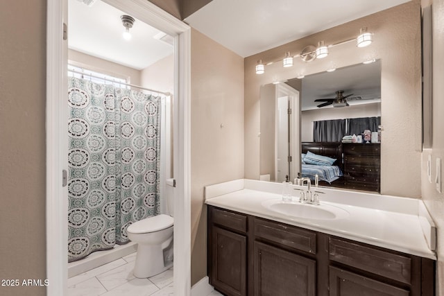 bathroom featuring a shower with shower curtain, vanity, toilet, and ceiling fan