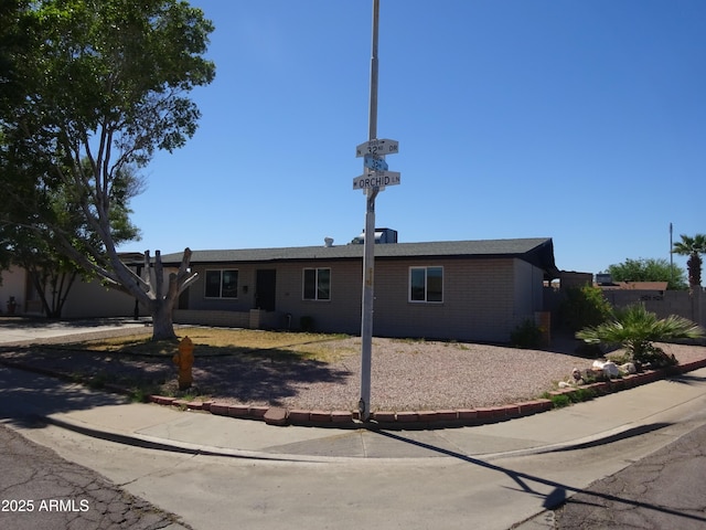 3171 W Orchid Ln, Phoenix, AZ 85051 - ranch-style home with brick siding