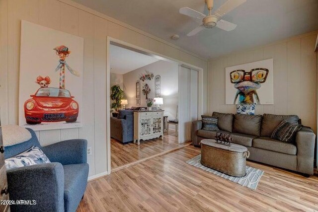 bedroom featuring ceiling fan, light wood-type flooring, a closet, and a textured ceiling