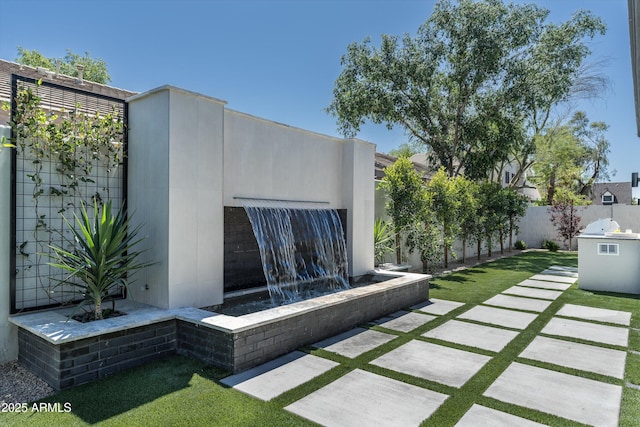 6329 N 10th Dr, Phoenix, AZ 85013 - view of yard with fence