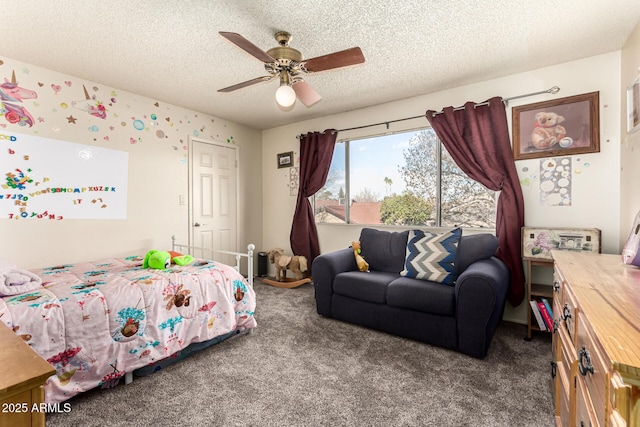 bedroom with ceiling fan, a textured ceiling, and carpet