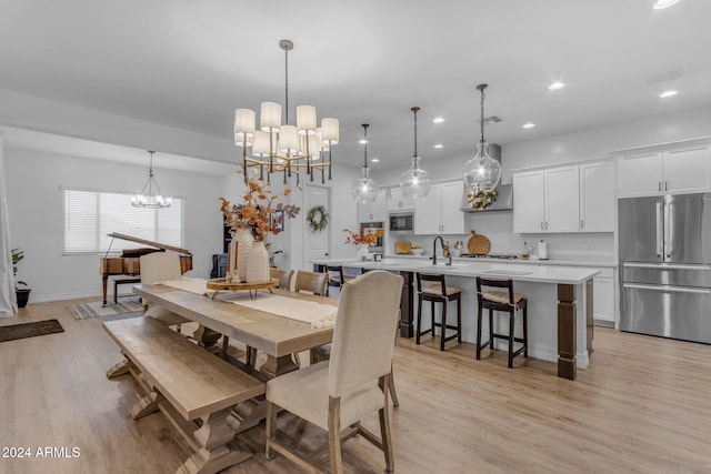 dining room featuring visible vents, a notable chandelier, recessed lighting, light wood-style floors, and baseboards