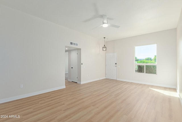 unfurnished room featuring light hardwood / wood-style floors and ceiling fan