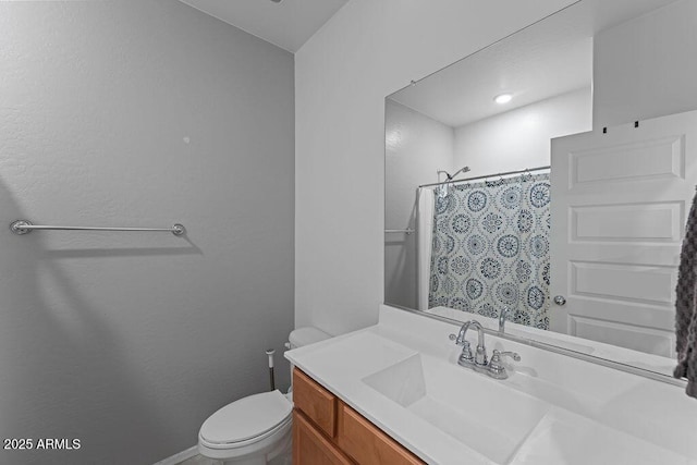 bathroom featuring toilet, a shower with curtain, baseboards, and vanity