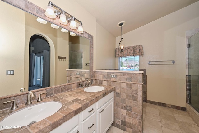 5226 W Pontiac Dr, Glendale, AZ 85308 - full bath featuring a tile shower, a sink, and vaulted ceiling