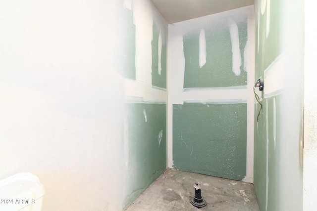 214 S Hing Dr, Superior, AZ 85173 - bathroom with concrete flooring