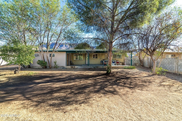 214 S Hing Dr, Superior, AZ 85173 - rear view of property with a porch