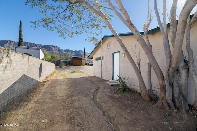 214 S Hing Dr, Superior, AZ 85173 - view of side of home featuring a mountain view