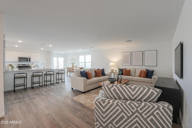 808 S Maricopa Rd, Florence, AZ 85132 - living room featuring wood finished floors and recessed lighting