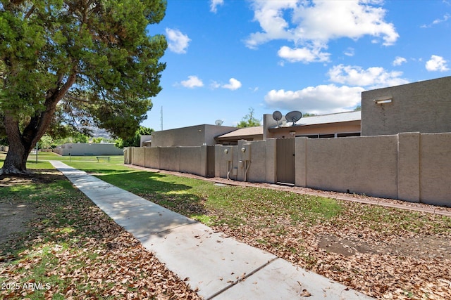 1120 E Beryl Ave, Phoenix, AZ 85020 - view of yard with a gate