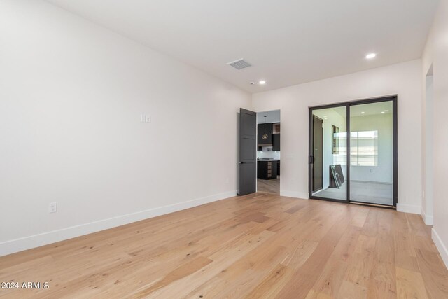 unfurnished room featuring light hardwood / wood-style flooring